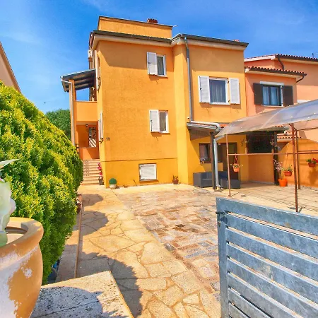House Vesna 1479 * באניולה