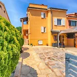 House Vesna 1479 Ferienhaus