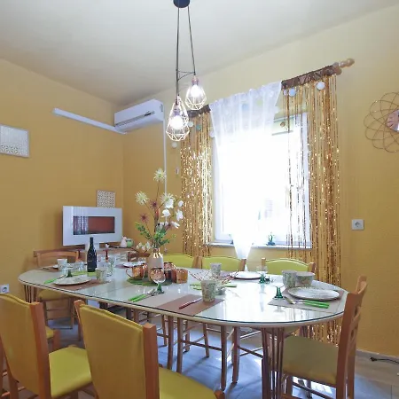 House Vesna 1479 * Banjole